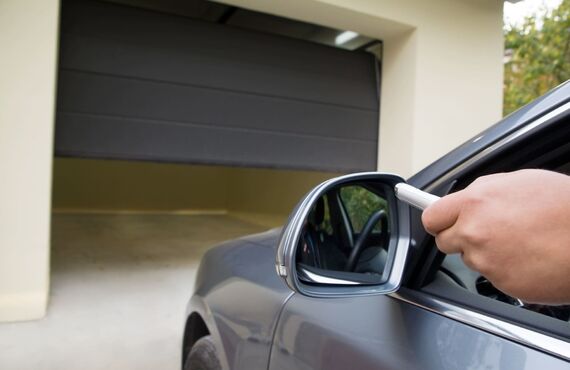 奈良でガレージの整備をはじめ様々なエクステリア工事を担当しております